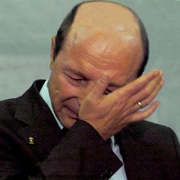 VIDEO Traian Băsescu nu și-a putut stăpâni lacrimile la Realitatea PLUS. 'Mă joc ca să uit de foame' – povestea care l-a doborât în direct