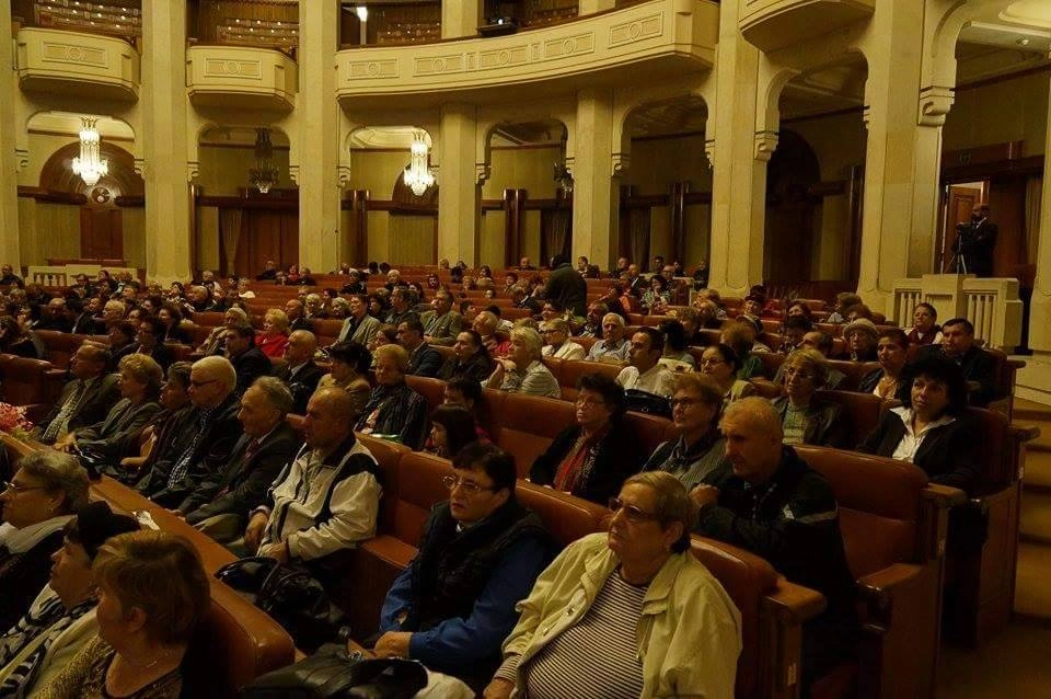 Spectacolul "6 inimi, 3 greşeli" - în premieră la Teatrul Maidan