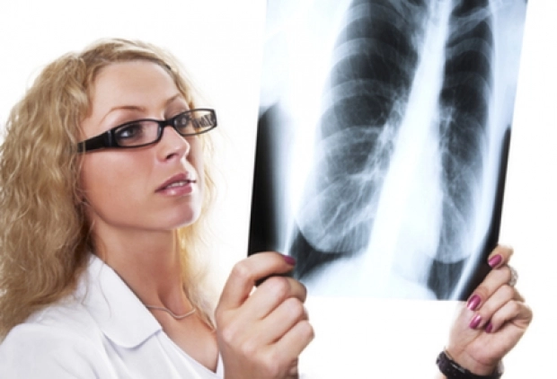 UE aprobă primul tratament dedicat unei boli pulmonare cronice severe