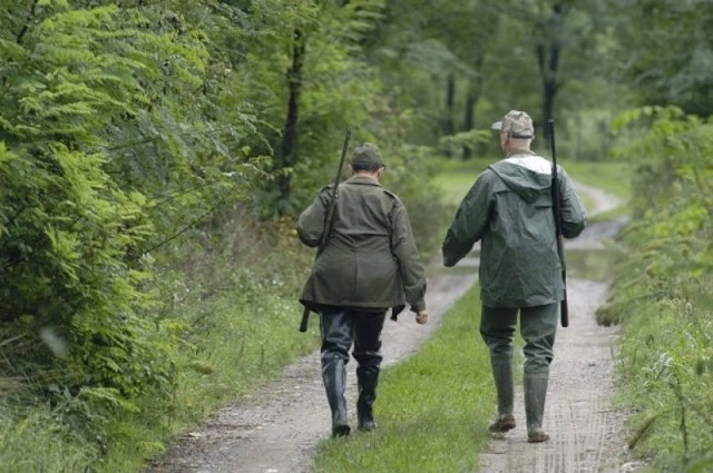 Vânător mort, împușcat în Satu Mare. Arma s-a descărcat din greșeală în mașină