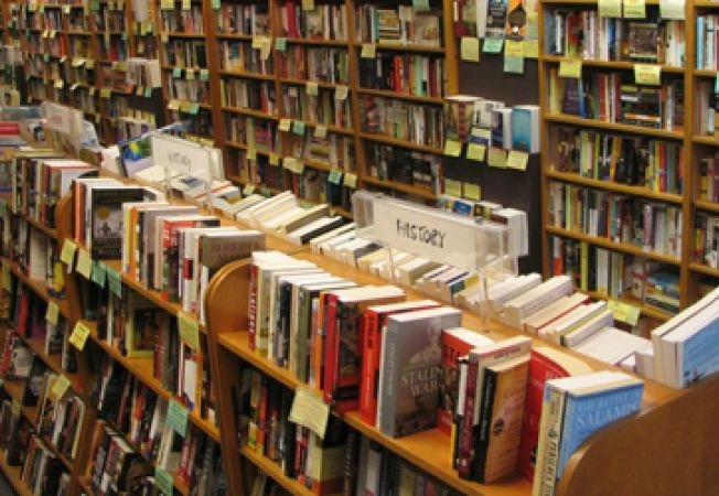 Percheziţii într-o librărie din Paris pentru confiscarea unei cărţi de colorat ce ar contesta existenţa Israelului