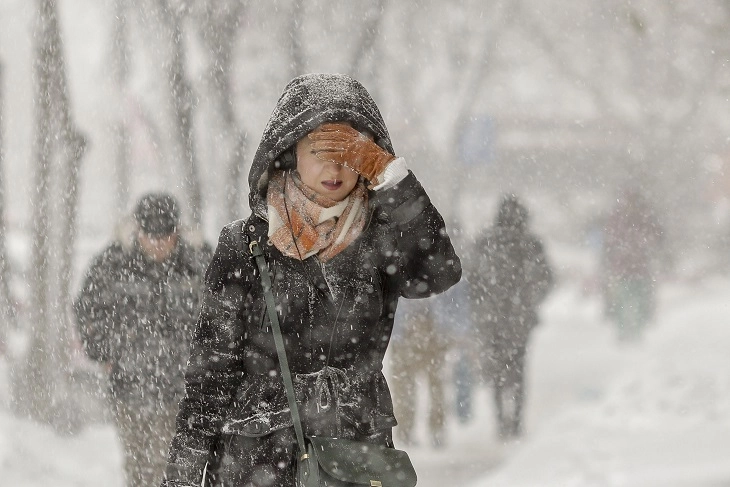 Ninsorile continuă să creeze probleme în Alba: mii de gospodării fără energie