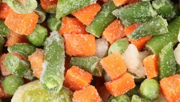 Confirmat de experți: există doar 3 metode sigure de a decongela alimentele