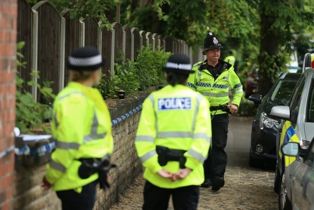 Românul care i-a scos din sărite pe britanici. Bărbatul refuză să demoleze un garaj construi ilegal: 'Este oribil'