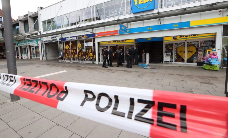 Autoarea atacului cu cuţitul de la Hamburg, internată de justiţie într-un spital psihiatric