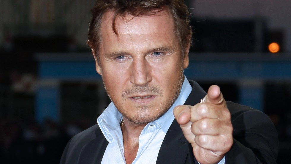 Liam Neeson neagă opiniile anti-vaccinare după ce a narat un documentar despre Covid