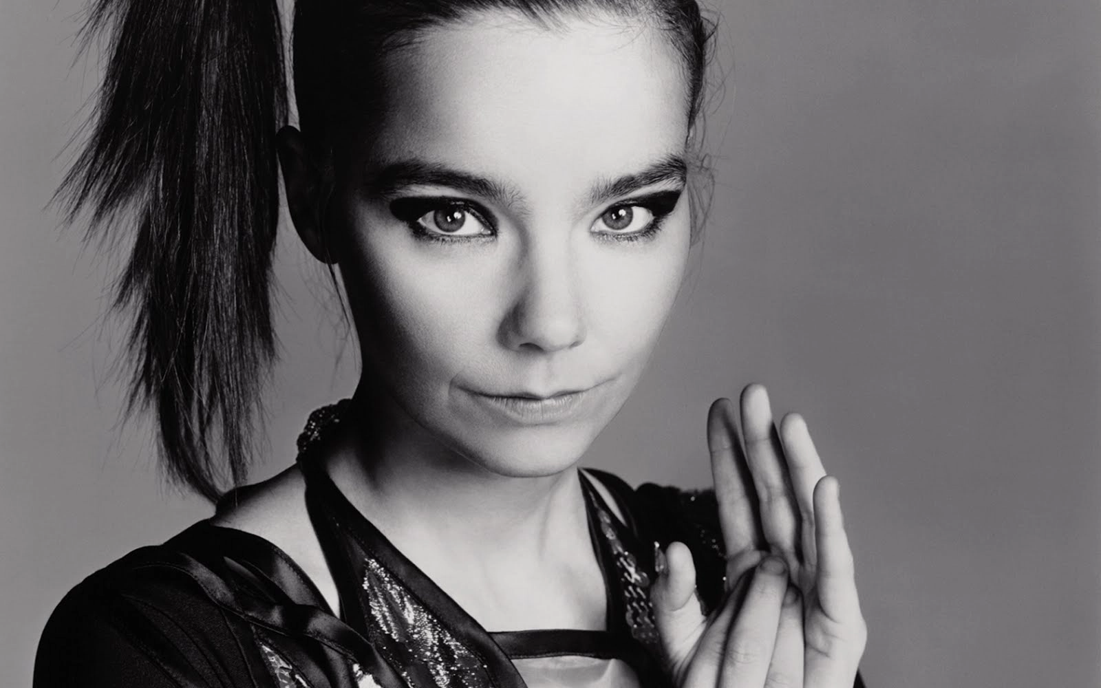 Cântăreaţa islandeză Björk solicită Groenlandei să-şi declare independenţa