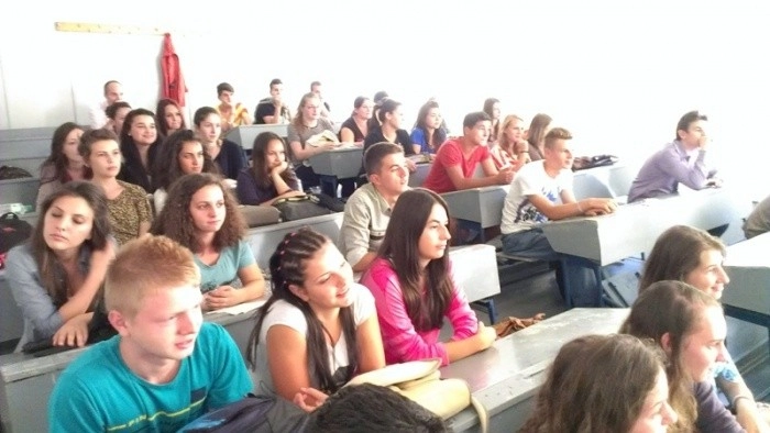 Un nou scandal lovește Educația. Profesori acuză că „li s-a pus pumnul în gură” când au elaborat programa la "Limba română" pentru liceu. Presiuni asupra ministrului David