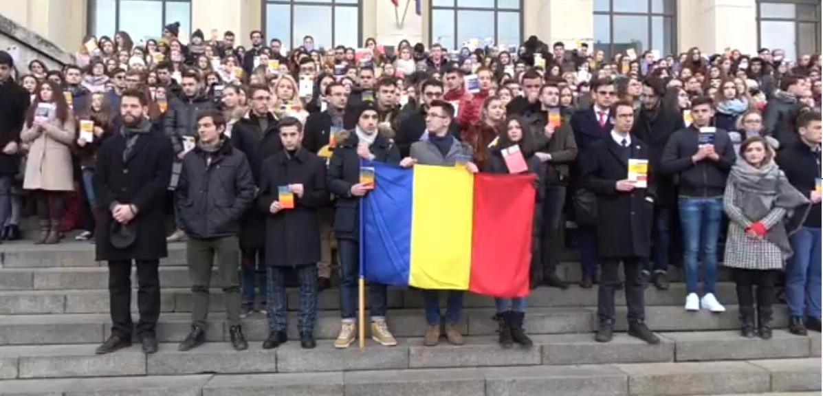 Protestul sindicaliştilor din Educaţie s-a încheiat; angajaţilor din învăţământ li s-au alăturat şi studenţi