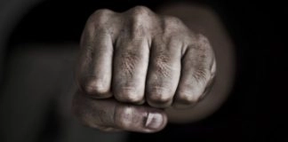 VIDEO O bătaie la metroul din Paris a devenit virală. A avut peste un milion de vizualizări în 24 de ore