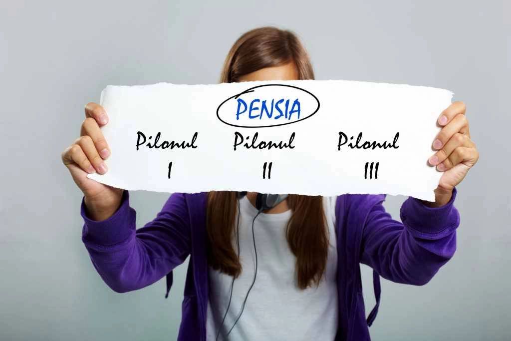 La sfârşitul primelor cinci luni, Pilonul 1 plus Pilonul 2 versus cheltuiala pe bugetul de pensii, minus de 4 miliarde de lei - Banii de la bugetele de pensii, orice pilon, nu sunt depozit de economii. Ghinion, ca să zic aşa!