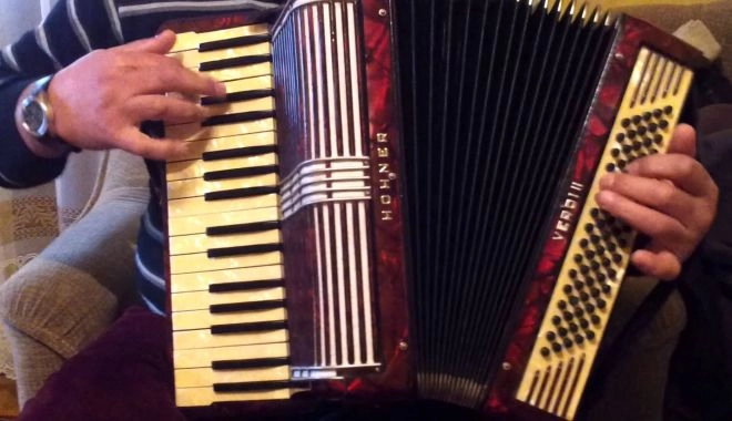 Documentar despre universul unuia dintre cei mai mari lăutari ai lumii, Gheorghe „Caliu” Anghel, intră în cinematografe