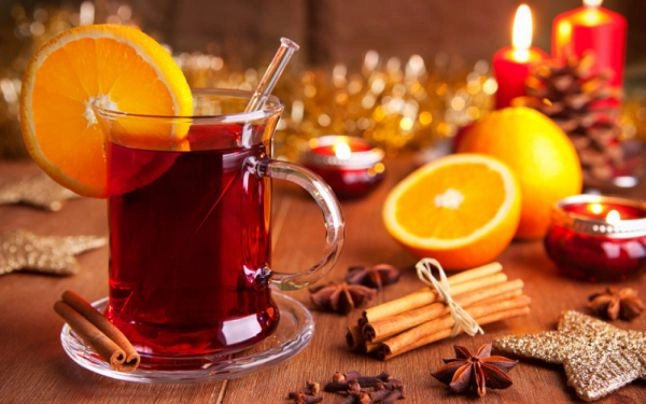 Vinul fiert e de domeniul trecutului. Acum se poartă ginul fierbinte, băutura care schimbă trendul în această iarnă