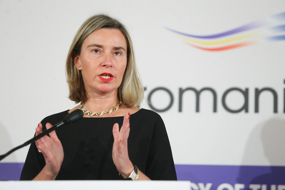 Fosta şefă a diplomaţiei UE Federica Mogherini iese din arest / Ancheta continuă