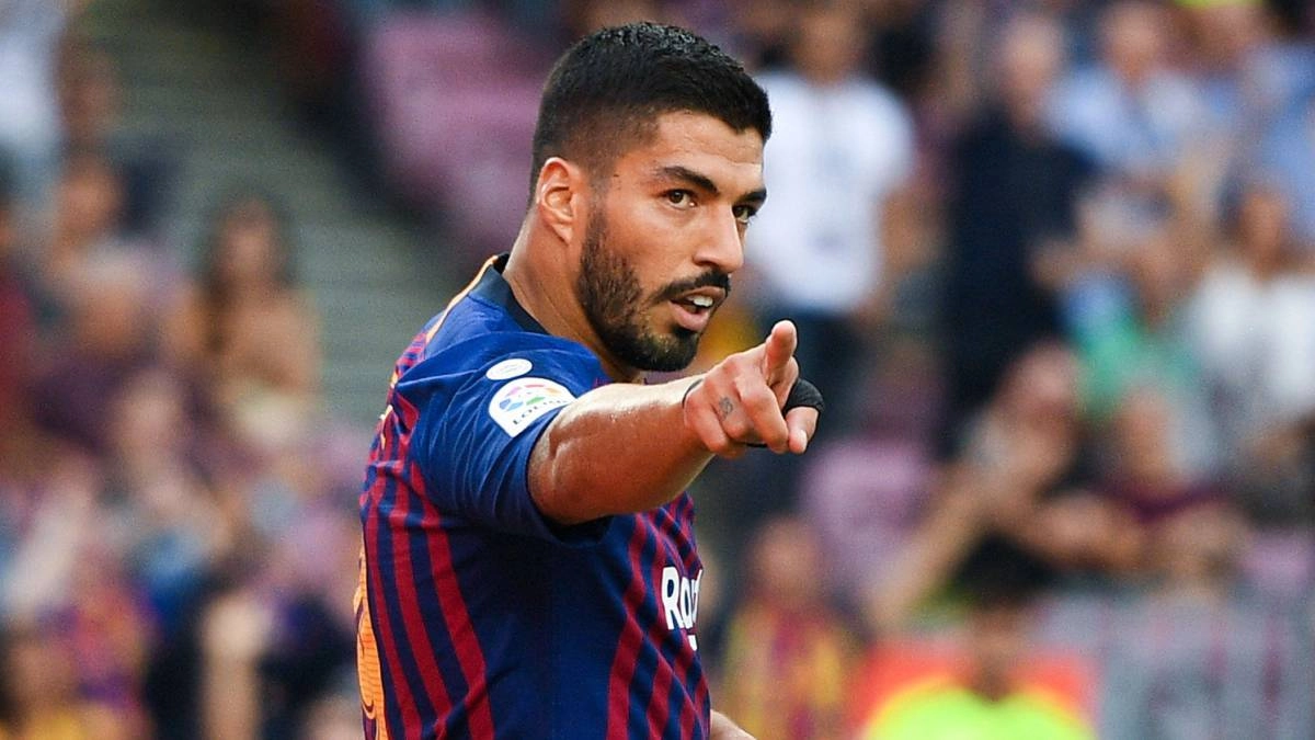 Luis Suarez, din nou în centrul unui scandal de violență pe teren: Jucătorul, suspendat după ce a lovit un adversar