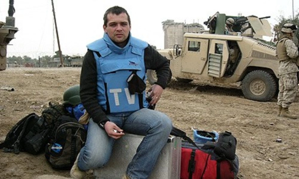 Jurnalistul Adelin Petrişor: Scriu ca "poveştile" mele să ajungă la oameni