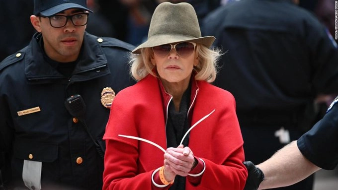 Jane Fonda califică achiziţia Netflix-Warner Bros. drept „o tranzacţie comercială catastrofală” care „ameninţă întreaga industrie a divertismentului”