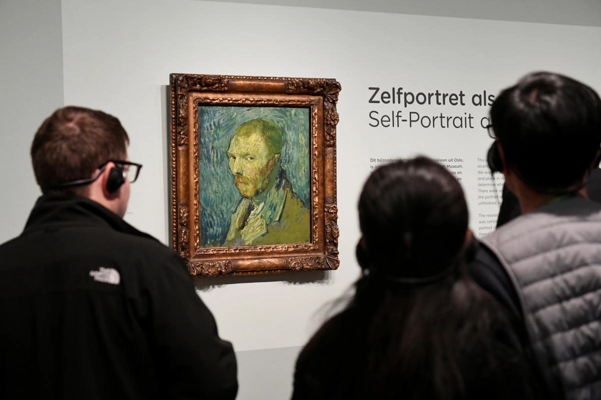 Un poștaș, familia sa și fotoliul: expoziția surprinzătoare a Muzeului Van Gogh