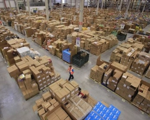 Comerțul mondial atinge un prag istoric, dar frânele apar deja pentru 2026