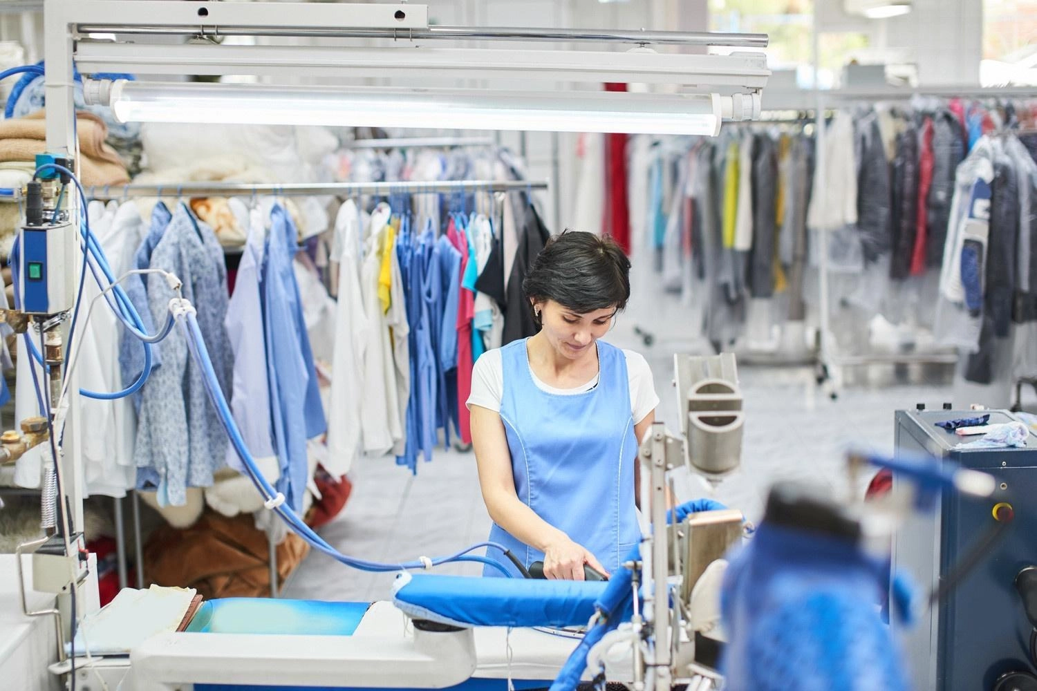 INS: Serviciile pentru populație stagnează