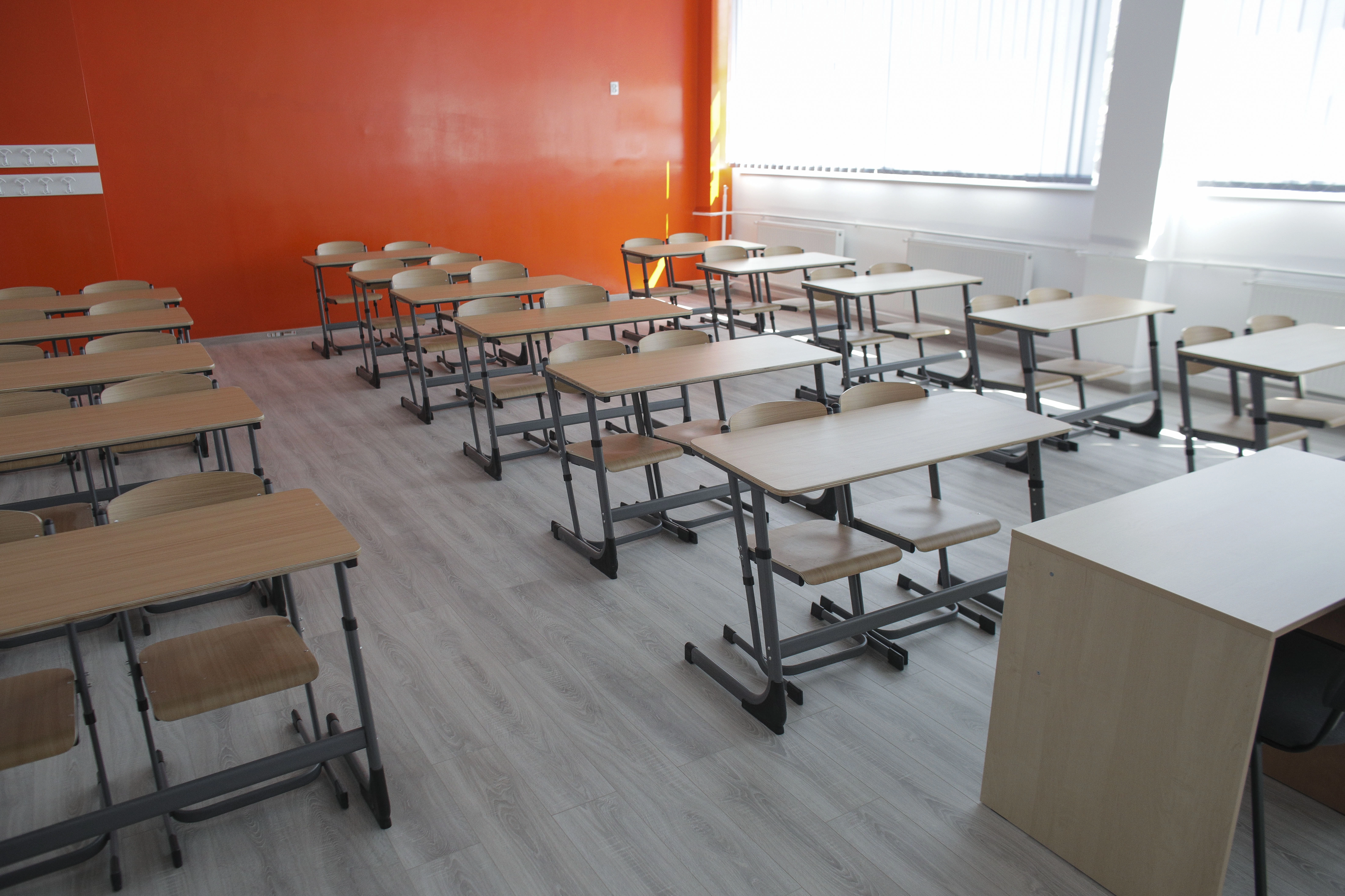 Reorganizări masive în Buzău şi Galaţi: şcoli şi grădiniţe comasate, unele unităţi dispar, altele primesc derogări / O şcoală modernizată prin PNRR urma să fie desfiinţată - Cei 11 elevi ar fi trebuit să parcurgă zilnic 14 km dus-întors