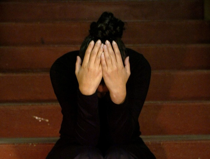 Tânără anchetată după ce și-ar fi amenințat copiii cu bătaia, potrivit unui clip postat în online