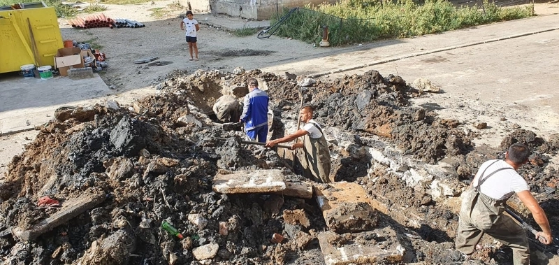 O lucrare făcută pentru reţeaua de canalizare a oraşului Breaza s-a surpat în urma ploii torenţiale. Gospodării au fost inundate şi au căzut copaci în mai multe localităţi