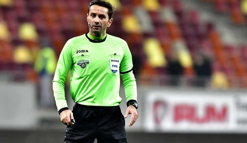 Sebastian Colţescu arbitrează meciul CFR Cluj - Rapid