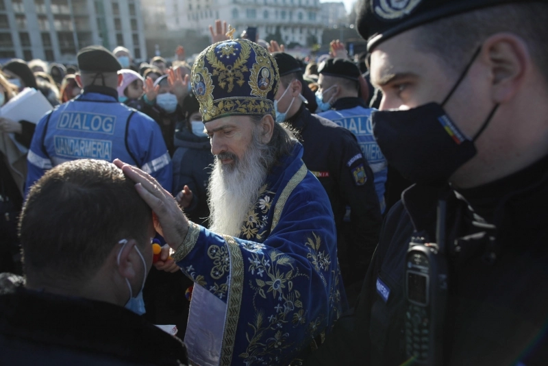 Jandarmeria recomandă credincioşilor care participă la slujbele de Bobotează să se comporte civilizat şi să fie atenţi la bunurile personale