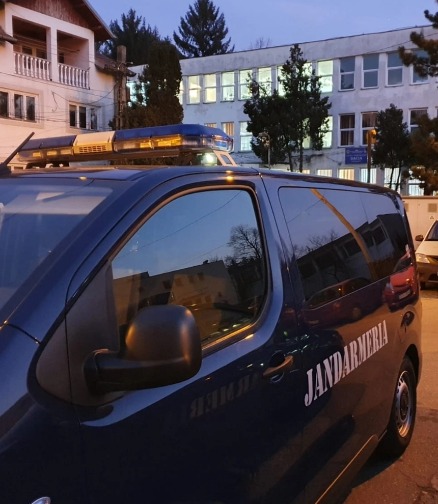 Incident în Gara Drobeta-Turnu-Severin: tânăr prins de jandarmi cu un cuțit de 25 de centimetri