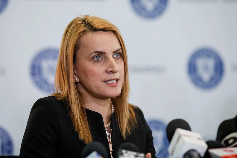 Beatrice Mahler trage semnalul de alarmă: Poluarea atmosferică, o cauză tot mai semnificativă în apariţia cancerului pulmonar la nefumători