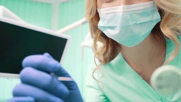 Medic stomatolog, despre faptul că unii pacienţi apelează la 'doctor Google': Dacă te apuci să-ţi faci un tratament greşit condus, acel tratament poate să-ţi cauzeze mult mai mult la sănătate decât, poate, absenţa lui