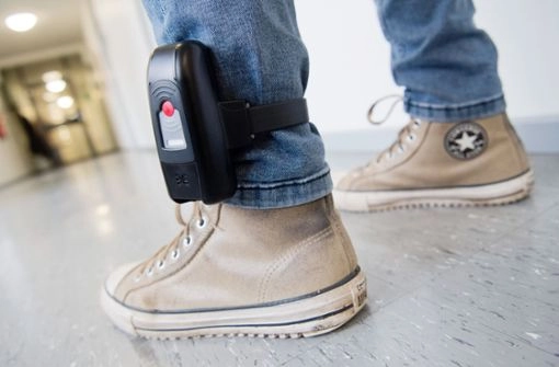 Bărbat arestat preventiv după ce şi-ar fi demontat brăţara de monitorizare electronică