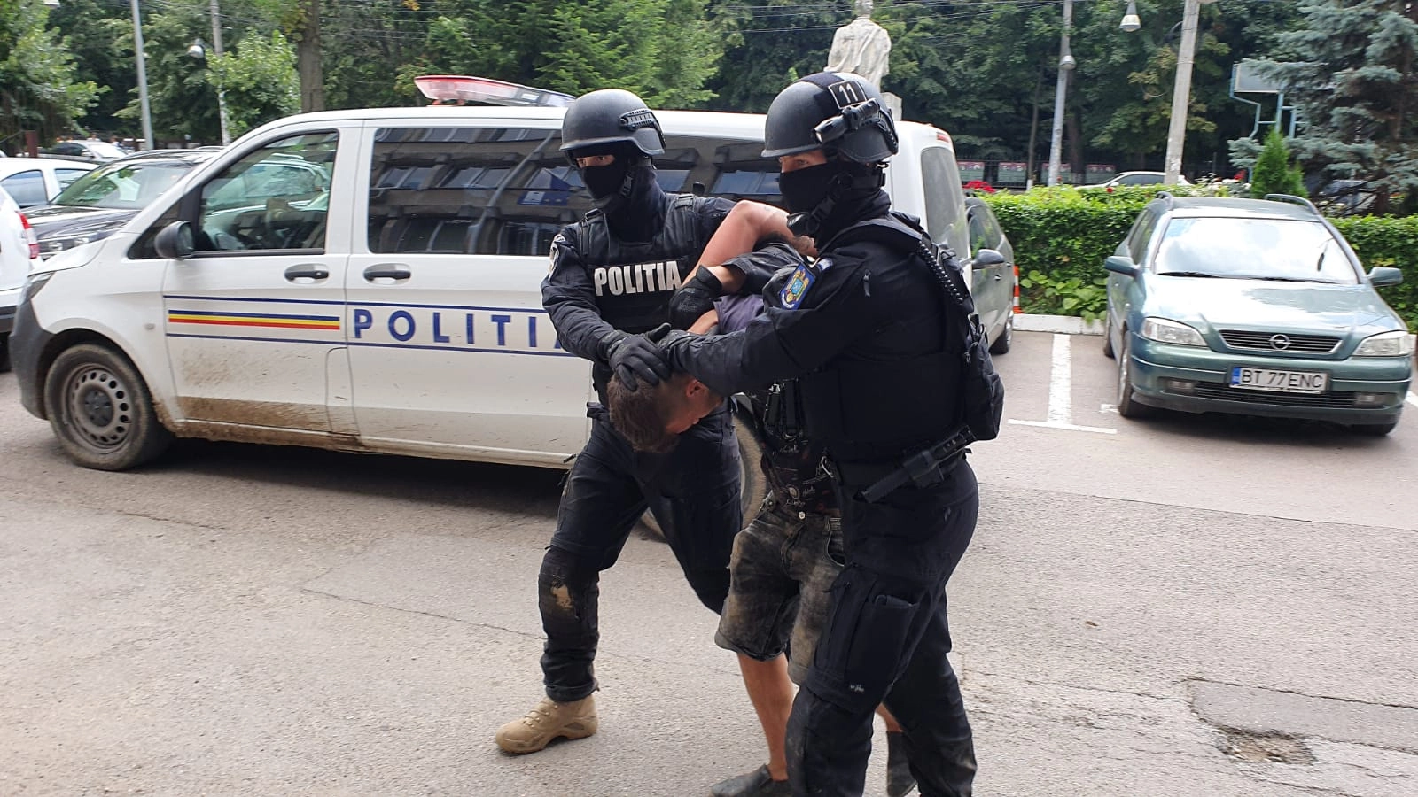 S-a lăsat cu cătușe pentru patru persoane, după conflictul din Țăndărei în care un om a murit