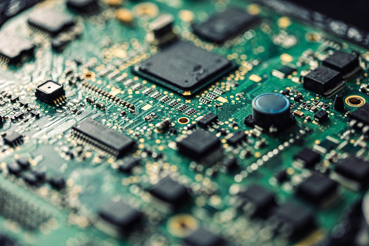 Lovitură pentru SUA: China lansează anchete privind cipurile americane chiar înainte de negocieri!