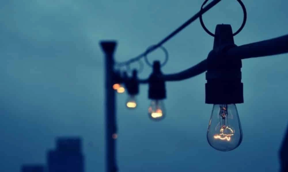 În județul Alba, mii de utilizatori sunt privați de curent electric, anunţă compania Distribuție Energie Electrică România