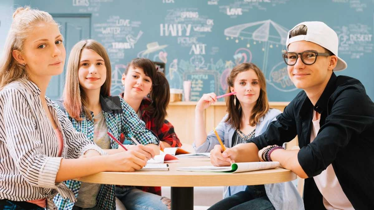 Elevii români, incerți pe viitorul lor profesional. O nouă platformă îi ajută să își găsească cariera