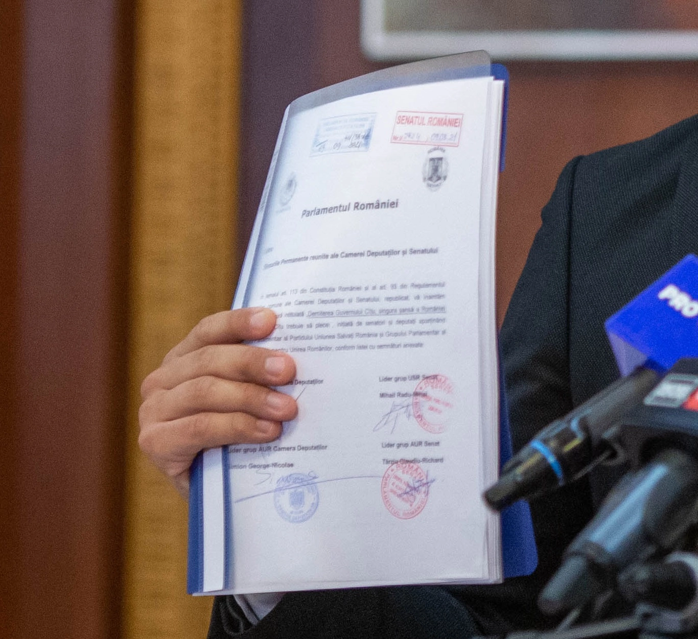 SURSE - Test de rezistență pentru Bolojan: Consultări AUR - PACE pentru o moțiune de cenzură pe 15 aprilie