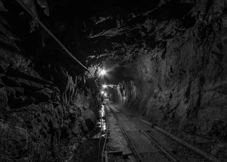 Accident într-o mină de cărbune din China: Șase muncitori au rămas blocați