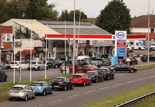 Prima țară din Europa care ia în calcul raționalizarea carburanților: Benzina se va da pe cartelă; scenariu de criză fără precedent