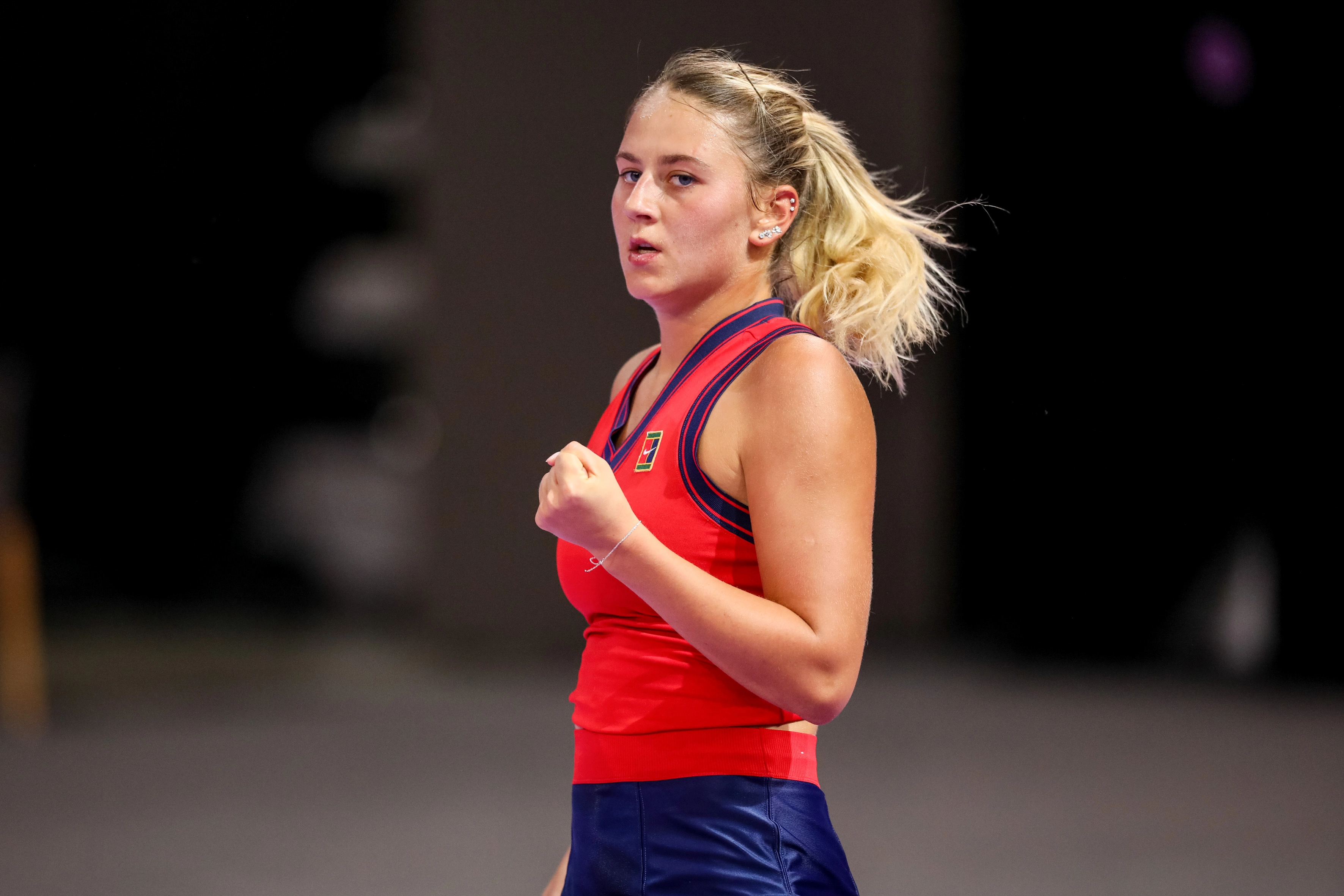 Principala favorită, Marta Kostiuk, câștigă în primul tur la Rouen