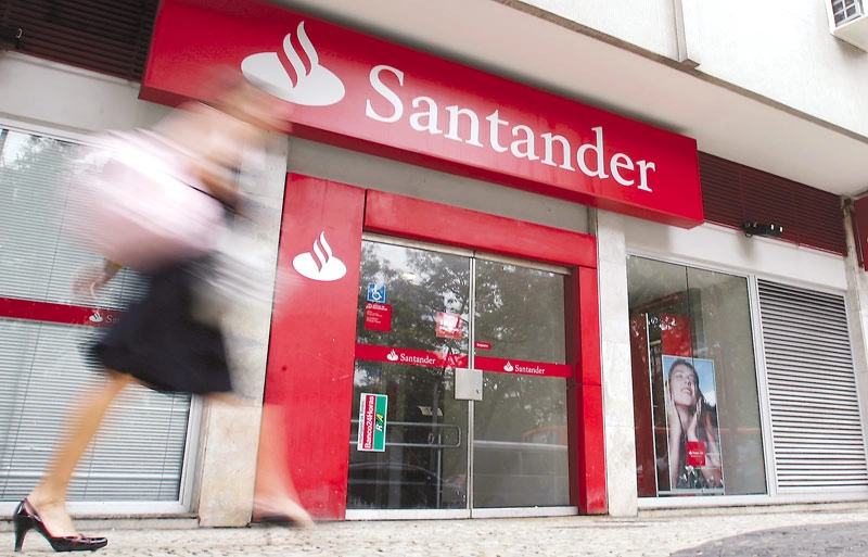 Grupul bancar spaniol Santander vinde o participaţie de 3,5% în subsidiara sa poloneză, pentru 480 milioane de dolari