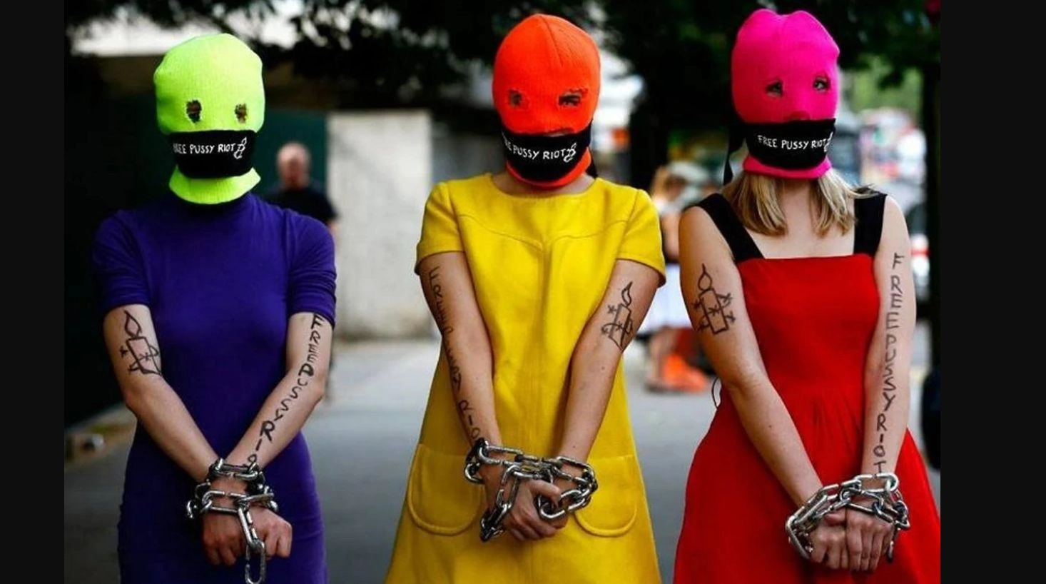 Trupa disidentă punk Pussy Riot, desemnată ”organizaţie teroristă” de un tribunal de la Moscova care-i ”interzice activitatea în Federaţia rusă”. ”Idioţii ăştia muncesc de ani de zile la asta, cel puţin din 2012”, denunţă Nadia Tolokonnikova