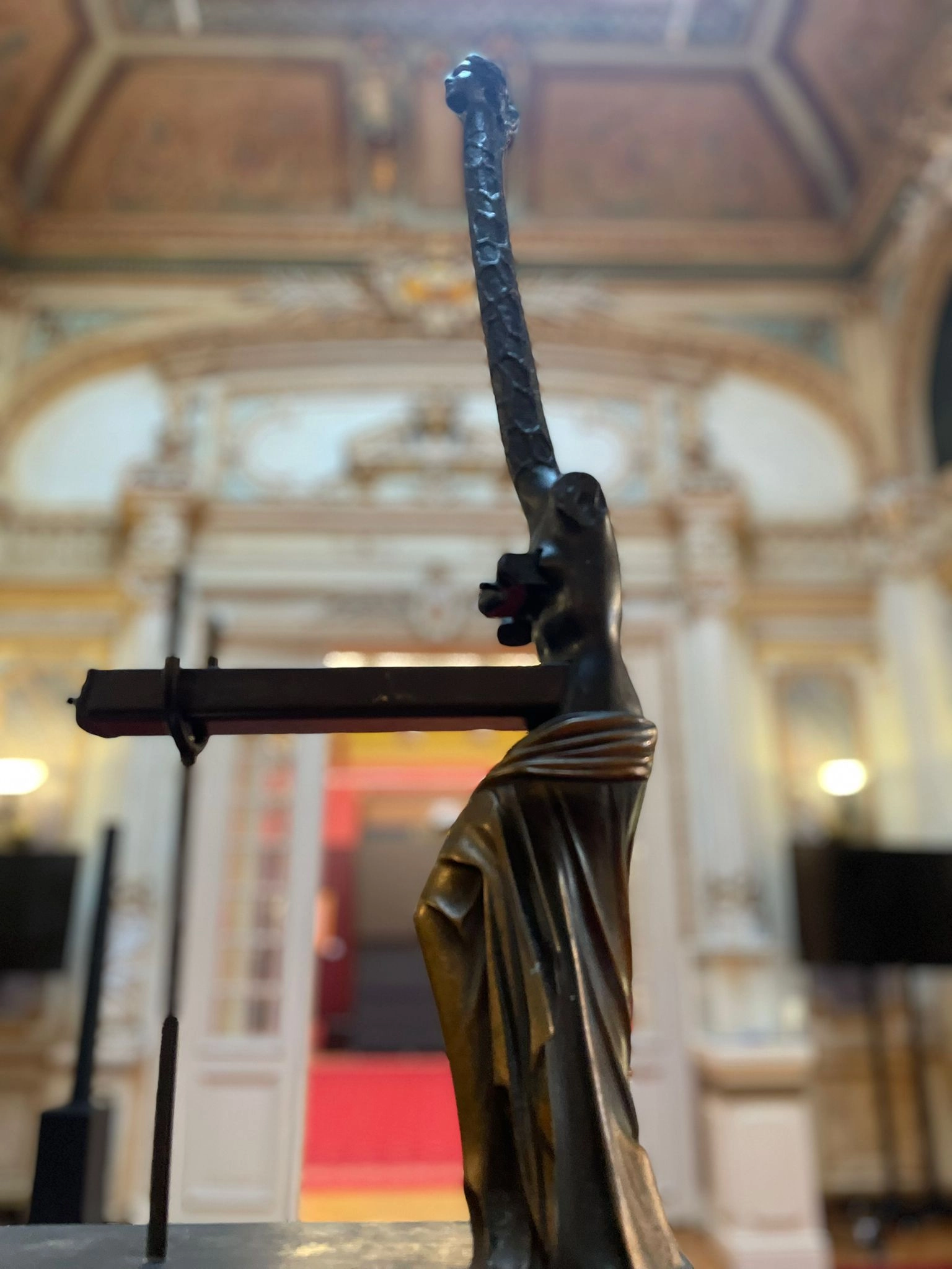 Poliţia italiană specializată în opere de artă a confiscat 21 de lucrări suspectate a fi false dintr-o expoziţie Salvador Dalí