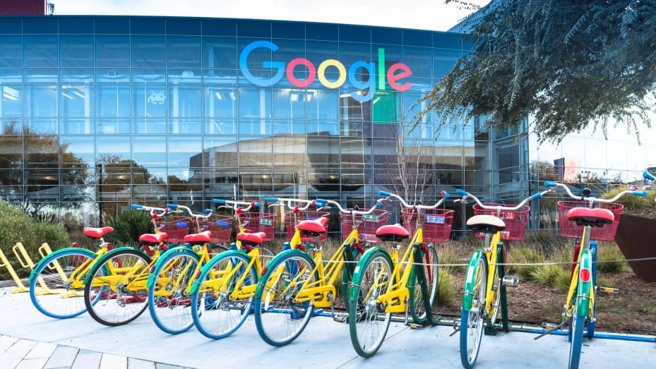 Compania-mamă Google, Alphabet, atinge pentru prima dată o capitalizare de piață de 3 miliarde de dolari