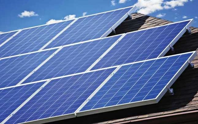 Lege cu efect de blackout pentru prosumatori: APCE avertizează că proiectul B432/2025 poate opri sistemele fotovoltaice. 'Parlamentul va decide cine injectează în rețea la prânz într-o zi cu soare'