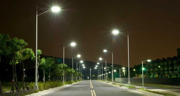 Factura de energie a Capitalei scade: Iluminatul LED va aduce economii de 5,4 milioane lei anual