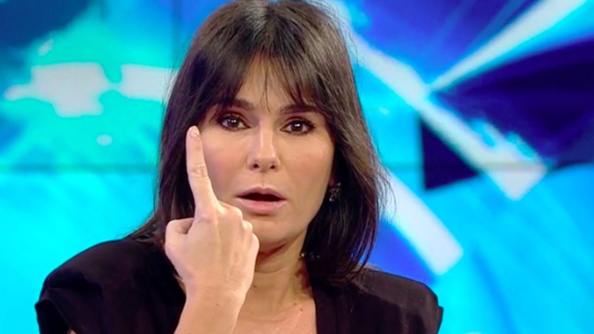 Dana Budeanu scoate părinții 'la tablă': La școală acum se duc coroane mortuare, ghivece, așa se merge acum la noi la școală. Mamele OnlyFans le-ai văzut?