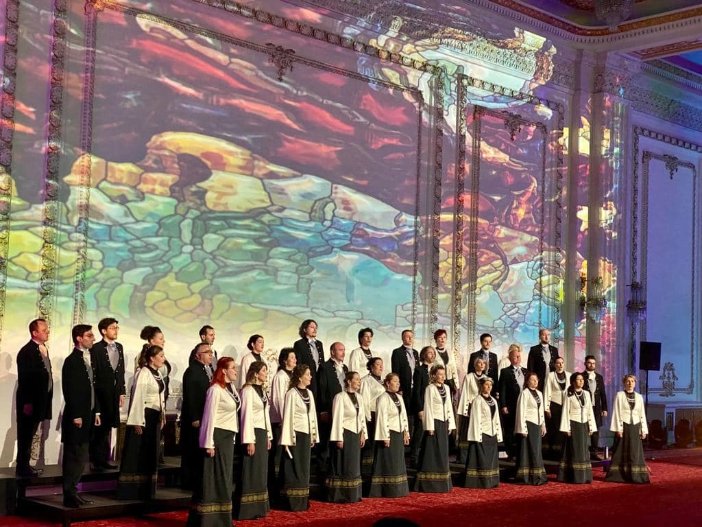 Concert de colinde Madrigal, sâmbătă seara, în fața casei Mița Biciclista