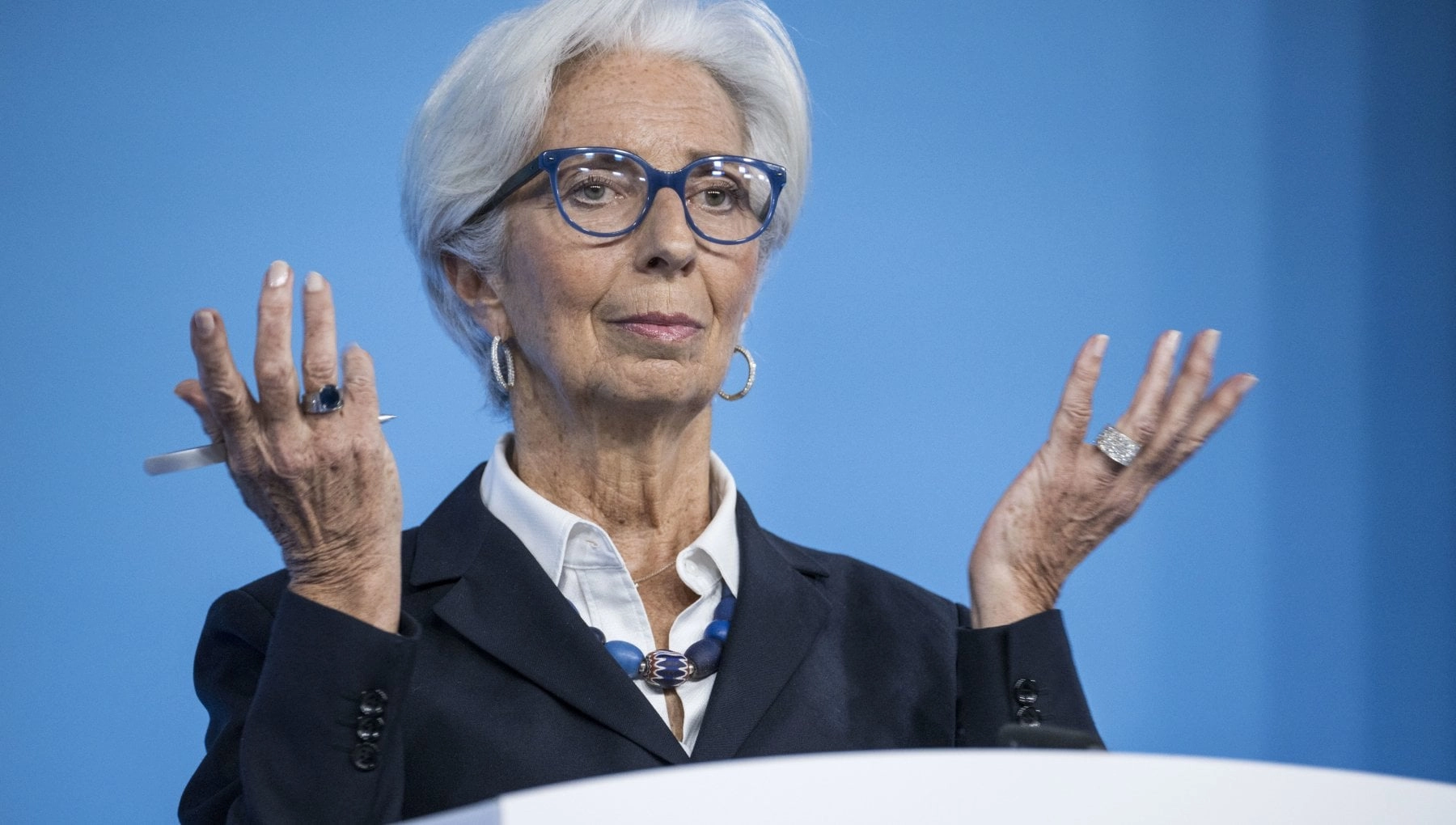 Este obligaţia Băncii Italiei să îşi gestioneze rezervele de aur, spune Christine Lagarde legat de un proiect legislativ